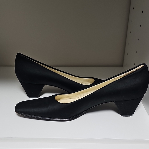 Vintage Prada Satin Black Heeled Pumps for Women - Picture 3 of 7